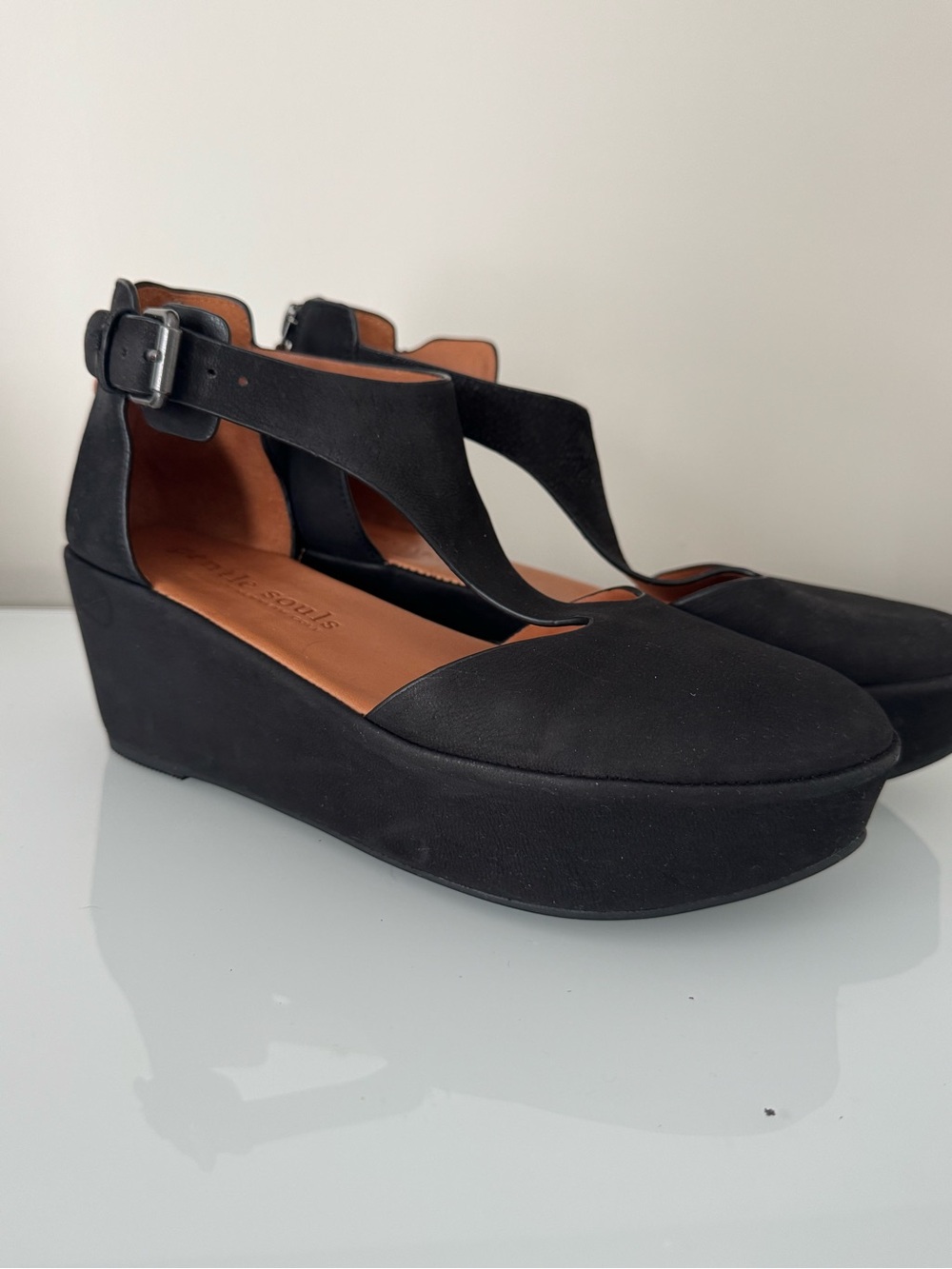 Gentle Souls by Kenneth Cole Black T‑Strap Platform WedgesSize 7 Leather